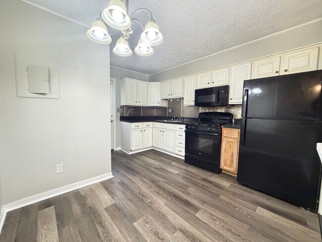 Foto del edificio - 2 Bedroom, 1 Bathroom Home For Rent!!
