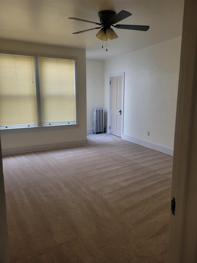 Foto del edificio - 12 W King St