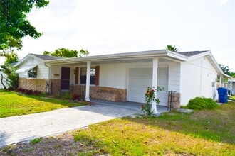 Building Photo - 7435 Hollyridge Dr