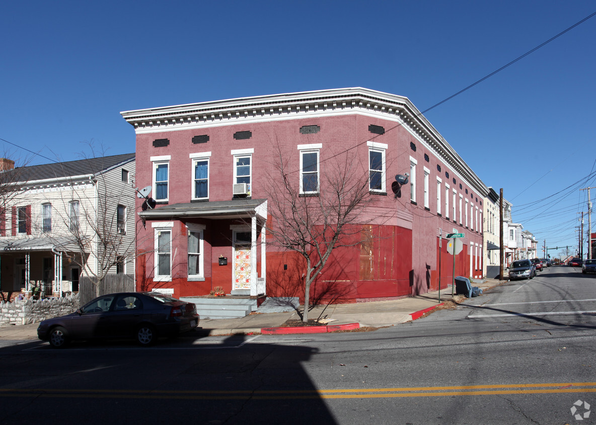 Building Photo - 702 W Washington St