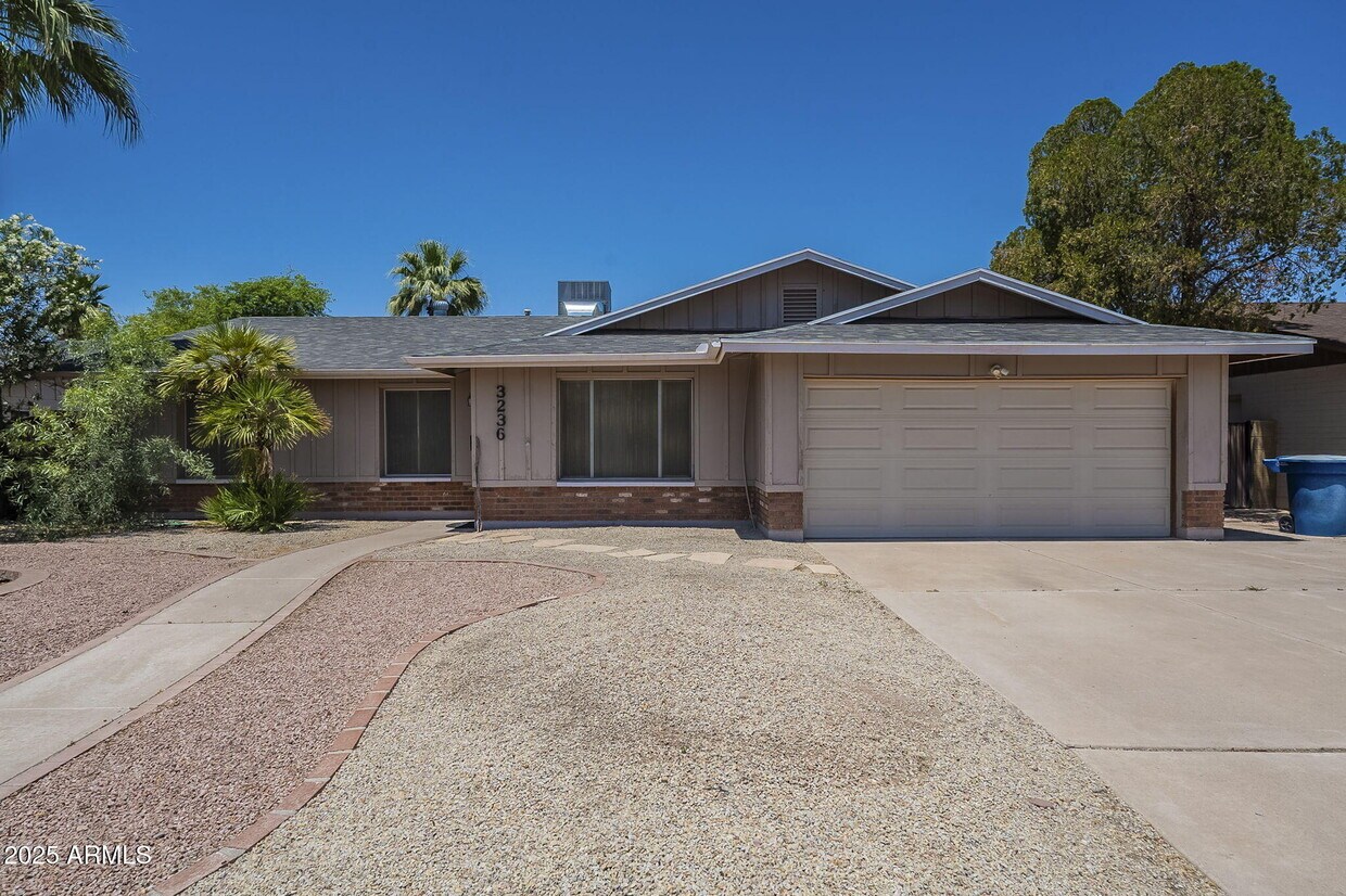 Foto principal - 3236 S Kenwood Ln