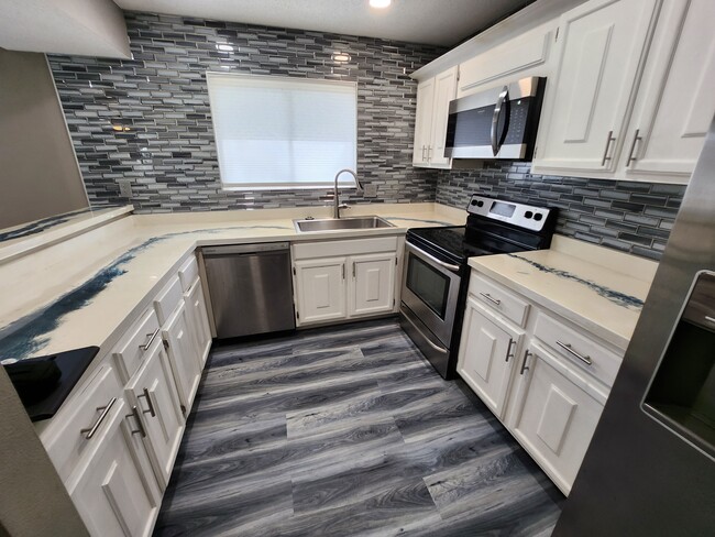 Building Photo - 4001 S Beneva Rd