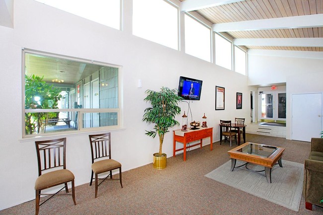 Building Photo - Meridian West Apartments