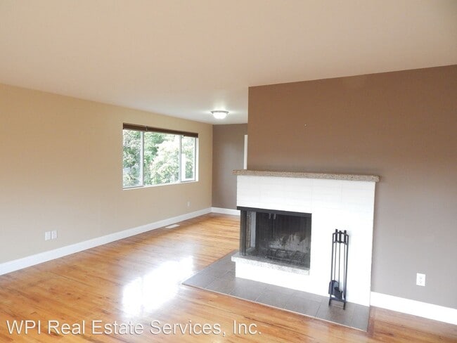 Building Photo - 4 br, 2.5 bath House - 1712 NE 120TH ST