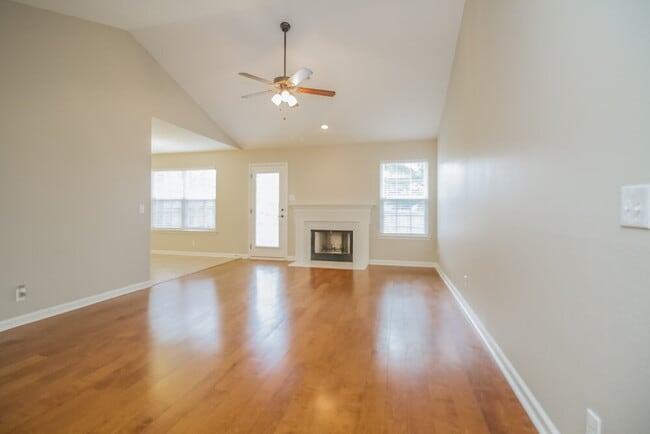 Foto del edificio - 7405 E Winchester Dr