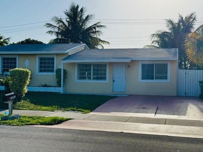 Building Photo - 1451 SW 46th Ave