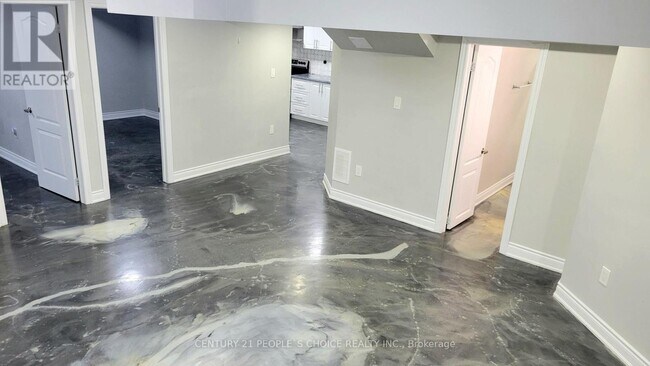 Photo du bâtiment - 33 Boathouse Rd