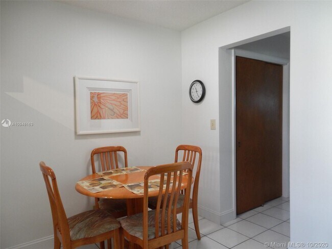 Foto del edificio - 1748 Rodman St