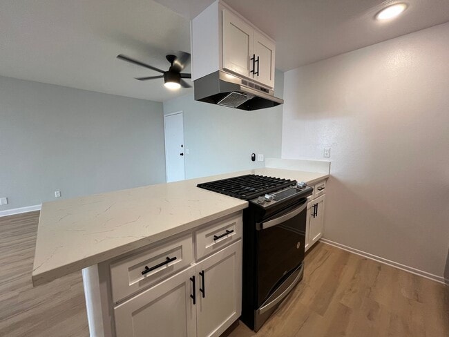 Interior Photo - 420 Windsor Rd