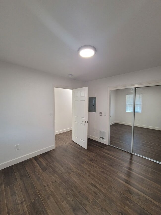 Building Photo - Stylish & Modern 1-Bedroom Retreat Steps f...