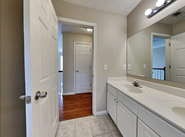 Foto del edificio - 4125 River Green Pkwy