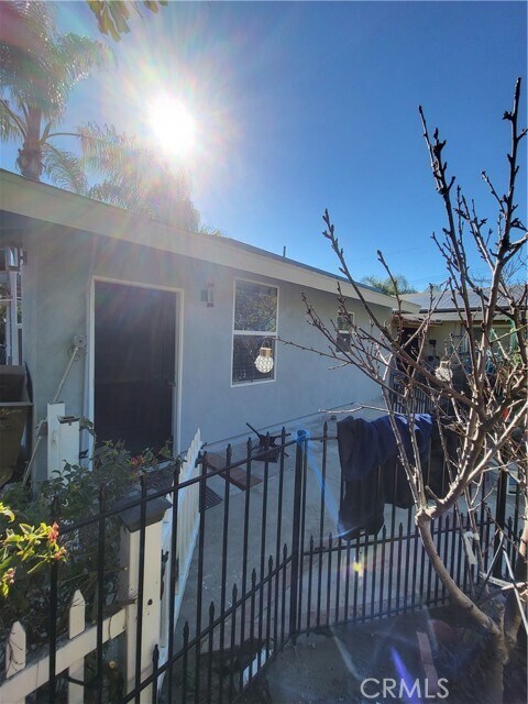 Primary Photo - 1597 Crest Way