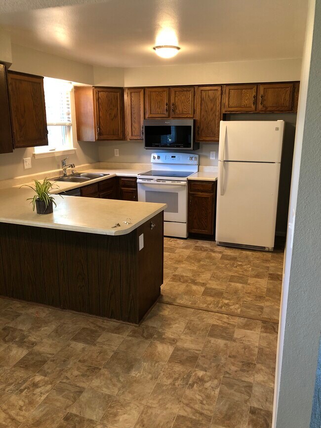 Building Photo - 619 Homestead Ct