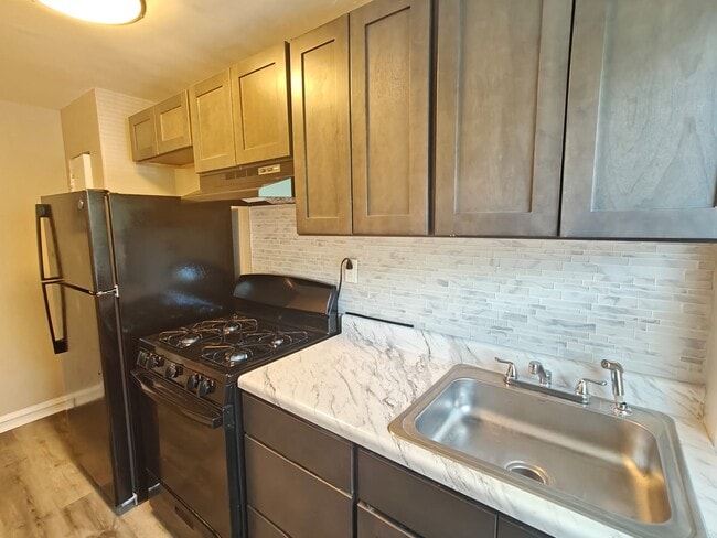 Foto del edificio - 6770 Blakemore St