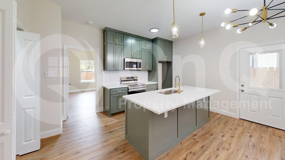 Foto principal - 8003 W Elizabeth Ln