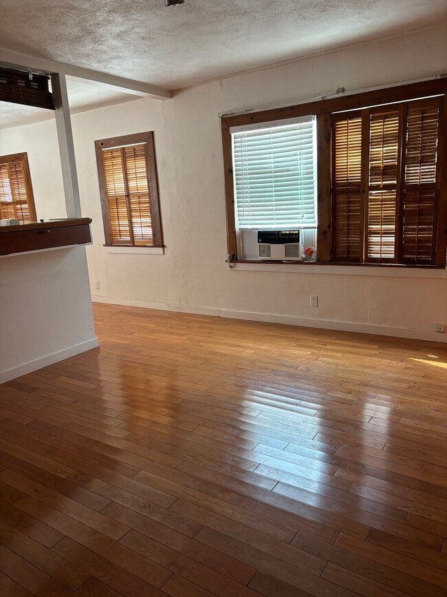 Foto del edificio - 1127 S Rimpau Blvd