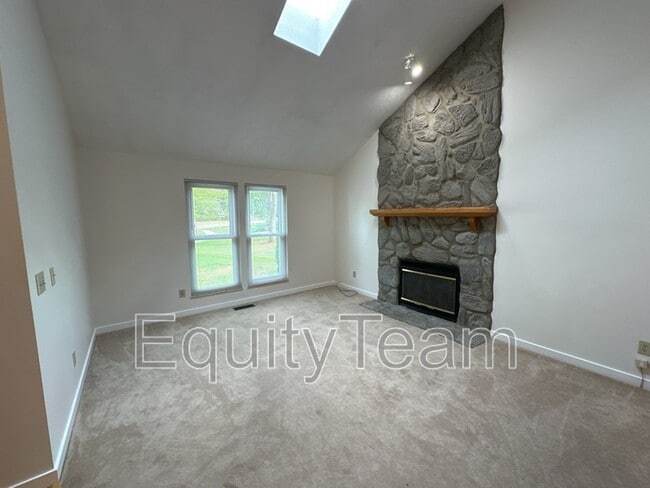 Foto del edificio - 9178 Fields Dr