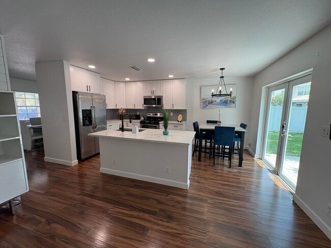 Building Photo - 3318 Blue Fin Dr