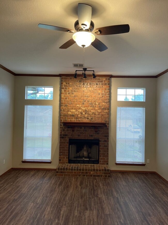 Photo - 3 bed, 2 bath w/ 2 car garage home for ren...