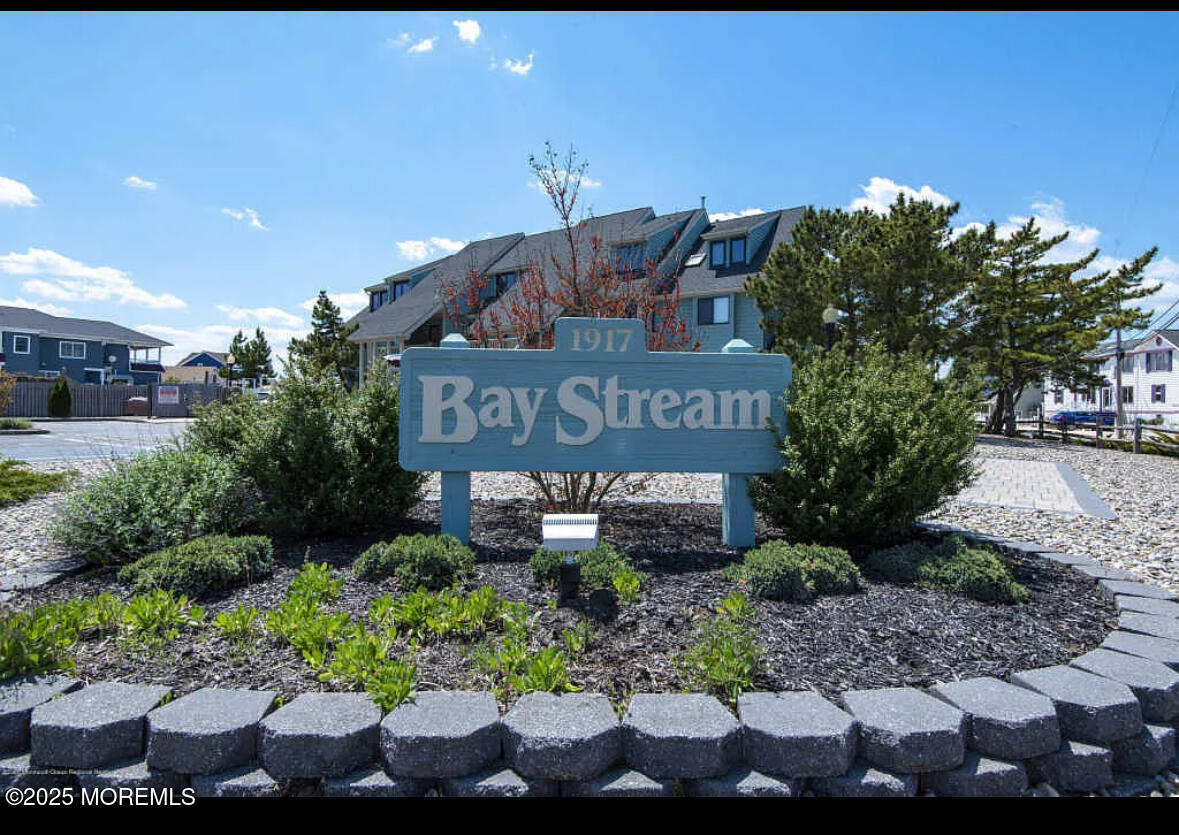 Primary Photo - 1917 Bay Blvd