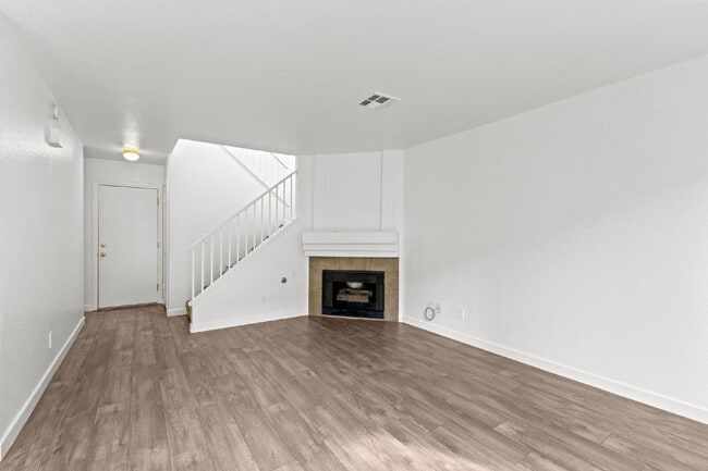 Building Photo - "Charming 3-Bedroom Townhouse Oasis with 2 Full Baths in Las Vegas – 1220 Sq Ft of Comfortable Li...