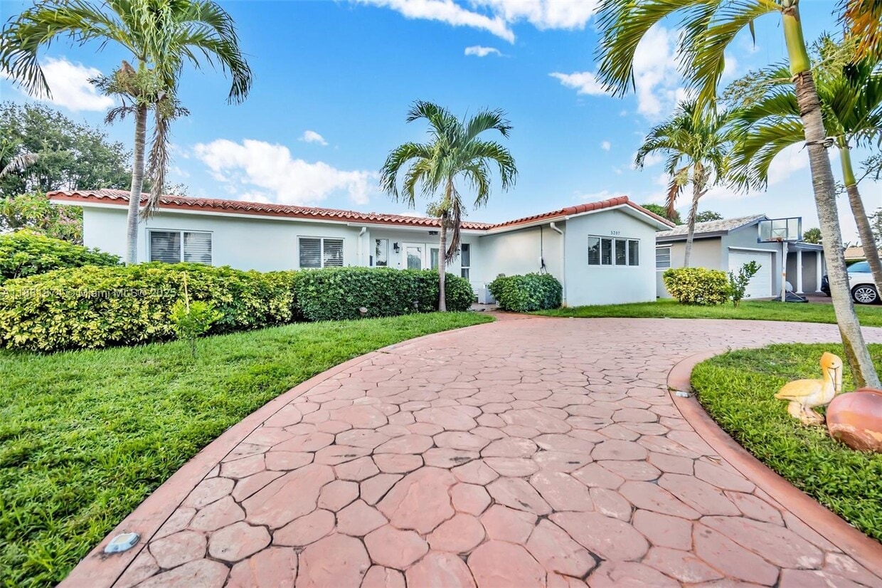 Primary Photo - 5207 Hayes St