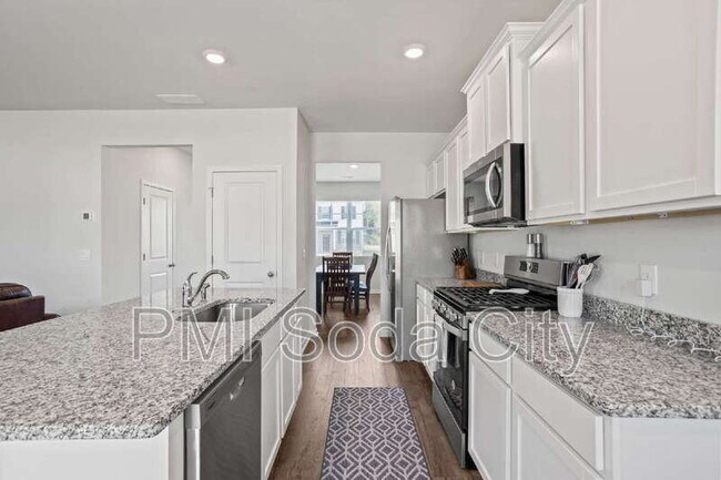 Foto del edificio - 626 Quartz Ln