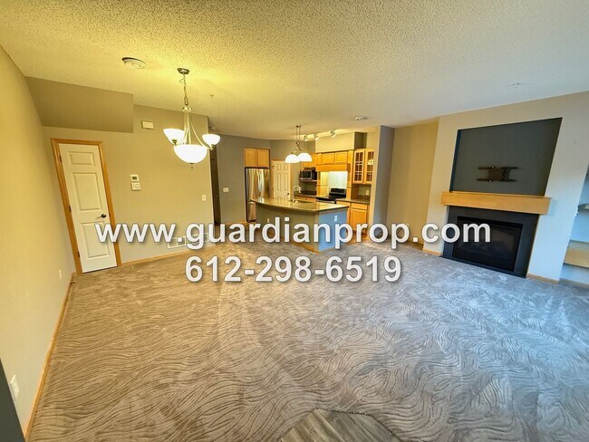 Foto del edificio - Townhouse in The Lakes of Blaine Available Now, Large Open Floor Plan, Loft Area, Front Patio