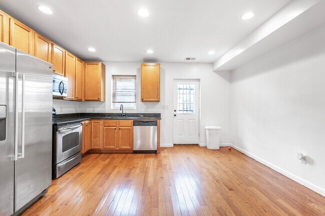 Foto del edificio - Beautiful 3 BR/1.5 BA Townhome in Langston!
