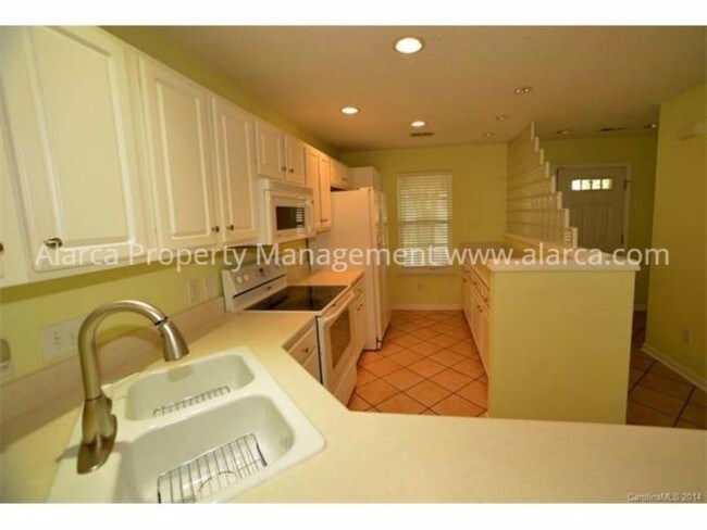 Foto del edificio - 10328 Flatstone Road Charlotte NC 28213