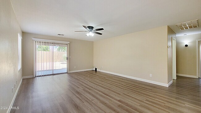 Foto del edificio - 3933 N 125th Dr