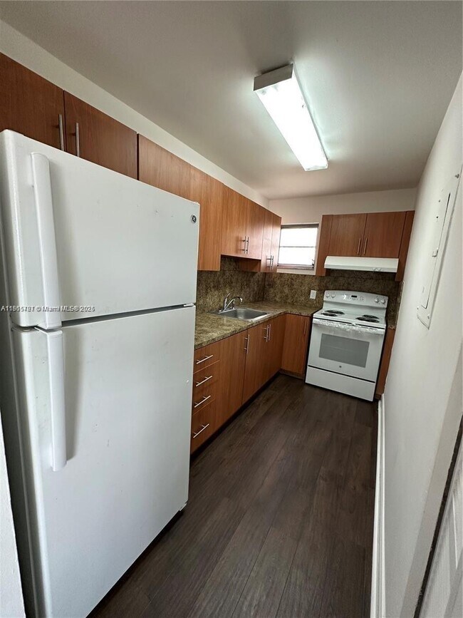 Foto del edificio - 1687 SW 10th St