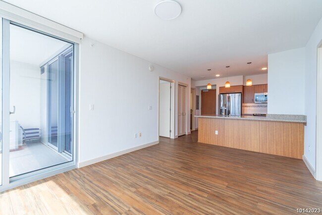 Building Photo - Available now!  2-bdrm, 2-bath, 1-parking ...