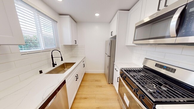 Interior Photo - Welcome Home || Newly Upgraded WeHo Apt || 943 Gardner