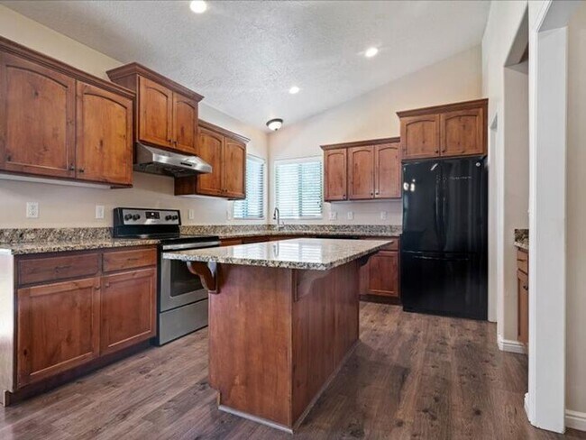 Foto del edificio - West Jordan 3 bed 2 bath Family home