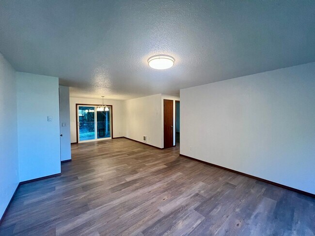 Foto del edificio - Fully Remodeled 2 BD - Water Included