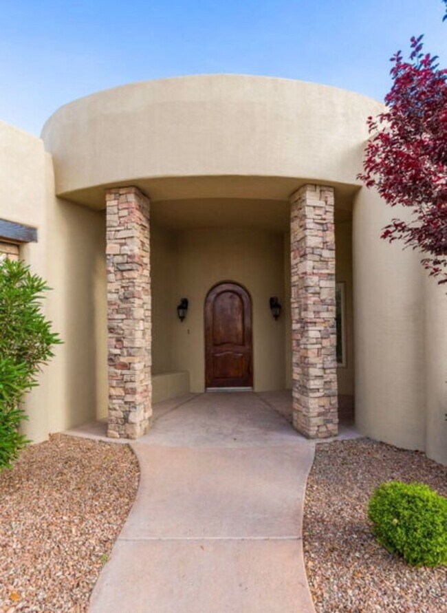 Foto del edificio - 3022 Lookout Ridge Dr