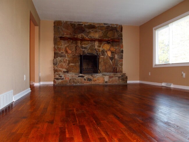 Foto del edificio - 10600 Church Rd