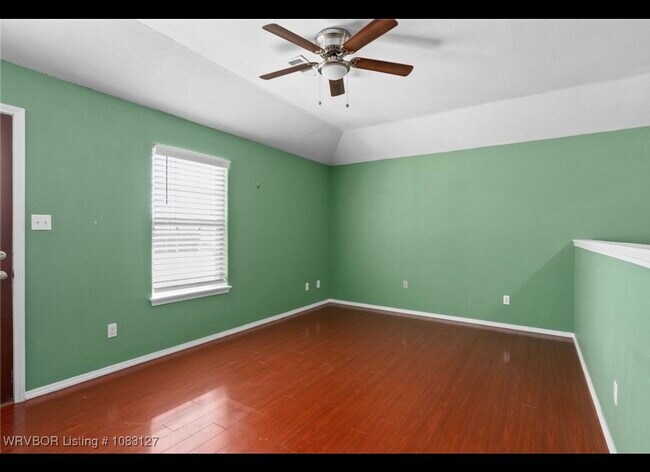 Foto del edificio - 2410 Ridgeway Ln