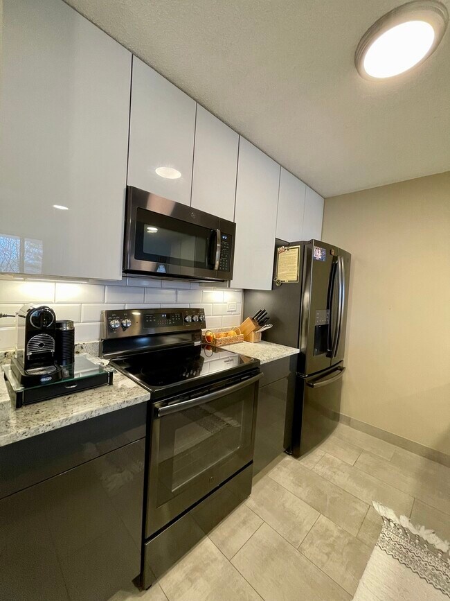 Building Photo - 511 Aurora Ave