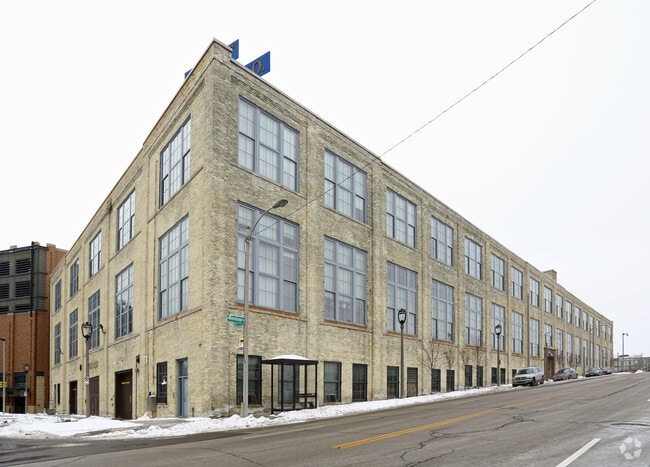 Blue Ribbon Lofts Apartments Milwaukee Wi Primary Photo Blue Ribbon Lofts