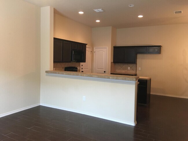 Building Photo - 680 Creekside Cir
