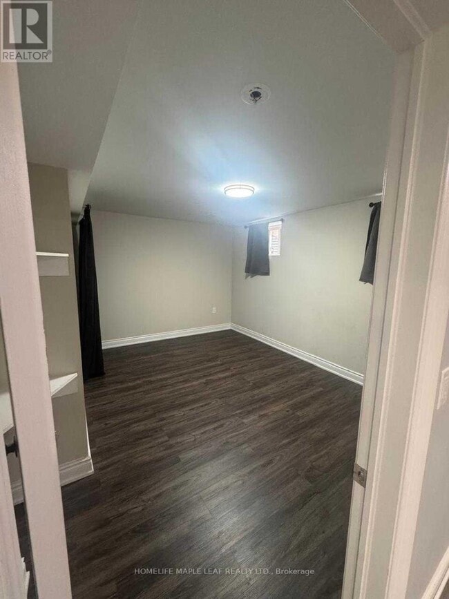 Building Photo - 5 Troyer St