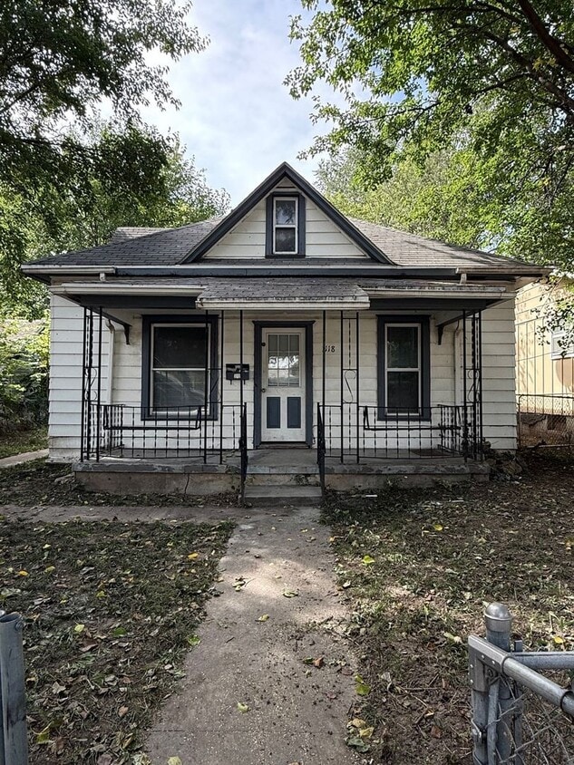Primary Photo - Quaint 2-Bedroom Bungalow Near Ft. Riley!