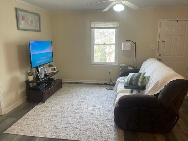 Foto del edificio - 623 Whitehall Rd