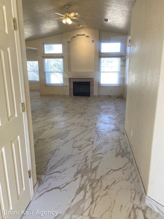 Foto del edificio - 3 br, 2 bath House - 815 Glacier Bay St SE