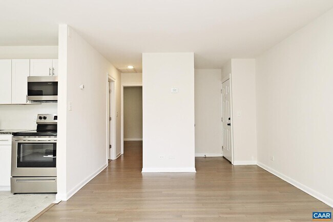 Foto del edificio - 614 Rockcreek Rd