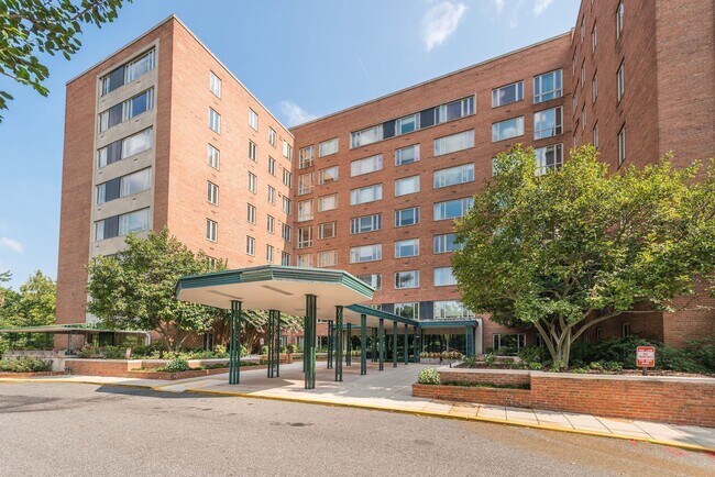 Foto del edificio - 4301 Massachusetts Ave NW