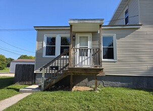 Building Photo - 840 S Maple Ave