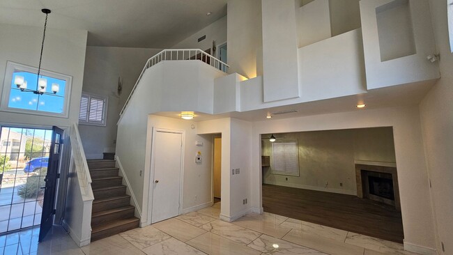 Foto del edificio - Beautiful 4 bedroom near Lake Mead & Tenay...